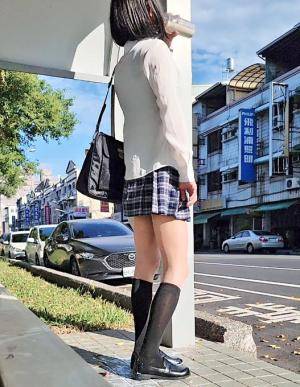 Original 527 px/ 680 px