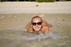 Original 3072 px/ 2056 px