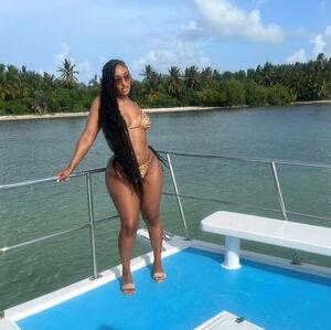 Original 2048 px/ 2042 px