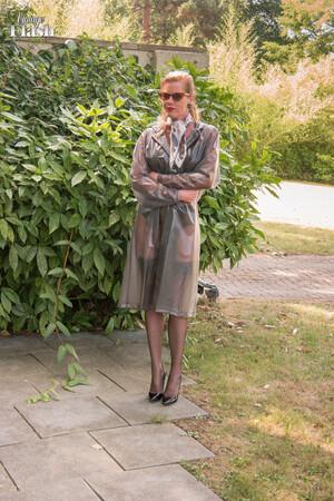 Holly Kiss - Bench mark