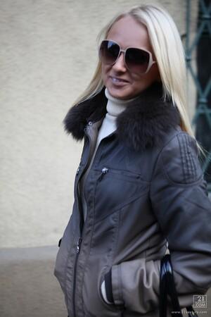 Original 853 px/ 1280 px