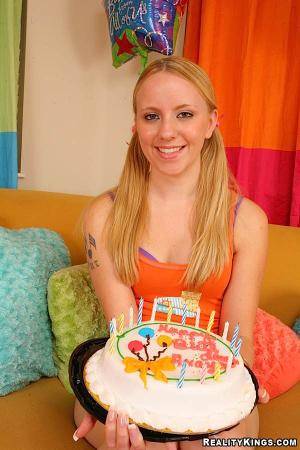 Original 600 px/ 900 px