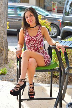 Original 852 px/ 1280 px