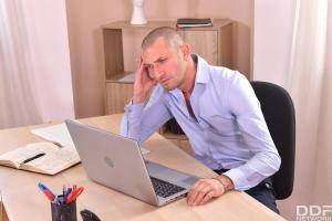 #OnlyBlowJob - Alyssia Kent Blowjob Quickie At The Office