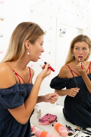 #WeAreHairy Candy Rose masturbates by her mirror