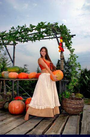 Original 2048 px/ 3128 px