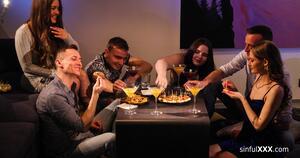 Original 4096 px/ 2160 px