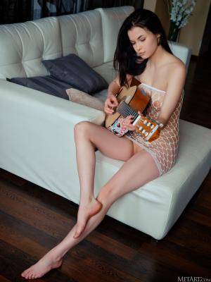 Original 3243 px/ 4324 px