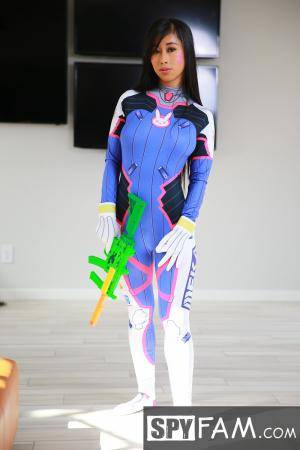 #SpyFam Jade Kush - Tricked And Treated - Stepbro In Disguise Creampies Stepsis