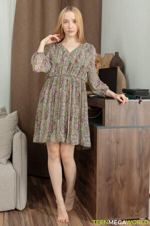 #TeenMegaWorld - Polly Yangs - Fucking Over A Broken Laptop