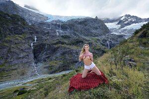 Original 4500 px/ 3000 px