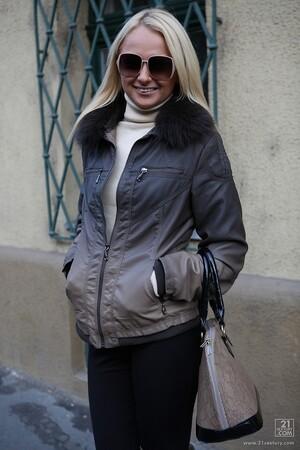 Original 853 px/ 1280 px