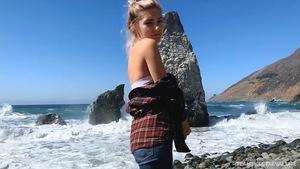 #TeamSkeet Eva Elfie - Gorgeous at the Beach (30.08.2020) - 128x