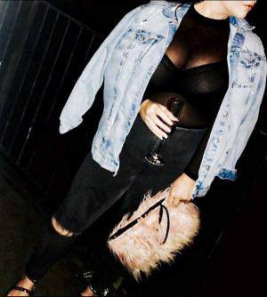 Original 741 px/ 826 px