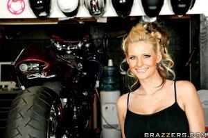 Original 900 px/ 599 px