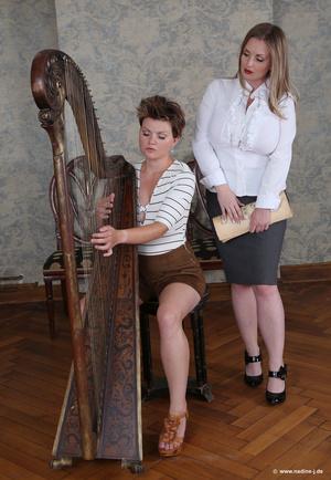 #NadineJ Maria & Marie - Harp Lessons part 1