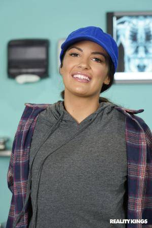 Sofi Ryan #Lookathernow