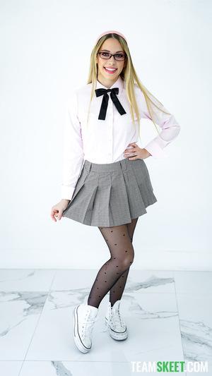 Khloe Kapri flip fucking the schools tiniest nerd