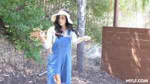 MYLF Reagan Foxx - Help With Her Yard 14 Nov_93957059