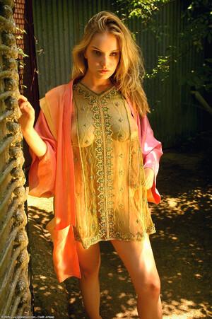 Original 1021 px/ 1536 px