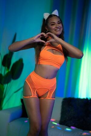 #Wicked - Kenzie Taylor, Katrina Colt, Gizelle Blanco - Kenzie Loves Girls 2 - Scene 2