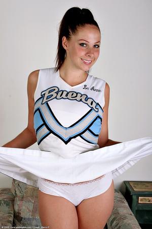 Original 682 px/ 1024 px