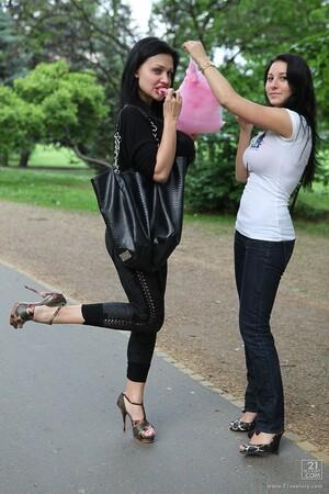 Original 853 px/ 1280 px