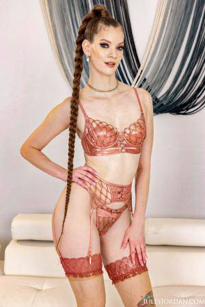 Original 1067 px/ 1600 px