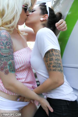 Original 533 px/ 800 px