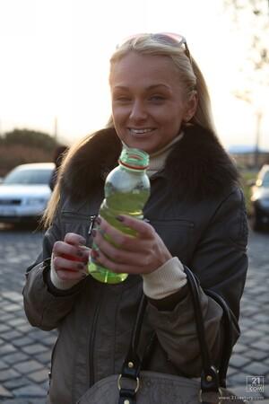 Original 853 px/ 1280 px