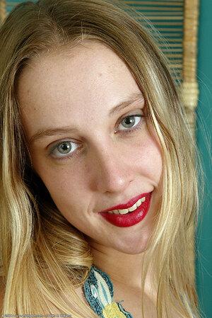 Original 684 px/ 1024 px