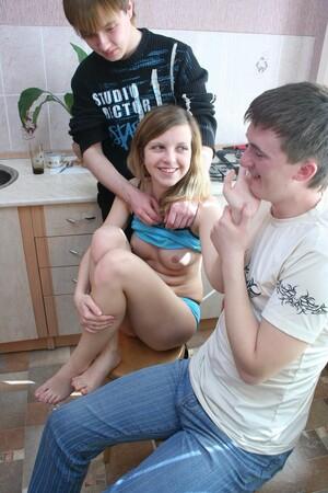 Original 853 px/ 1280 px