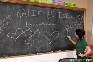 Original 1049 px/ 702 px