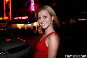 Original 1048 px/ 699 px