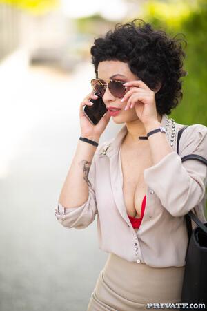 Original 1067 px/ 1600 px