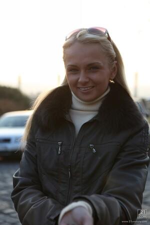 Original 853 px/ 1280 px