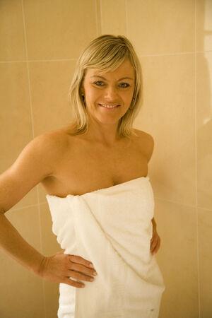 Noreen SEXY BLONDE MASTERBATING IN THE BATH.