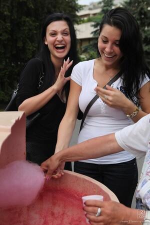 Original 853 px/ 1280 px