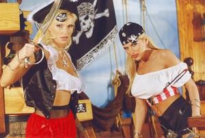 Original 742 px/ 500 px