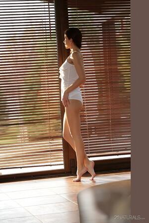 Original 853 px/ 1280 px