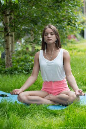 #WeAreHairy Evelina Darling - White Top Pink Short