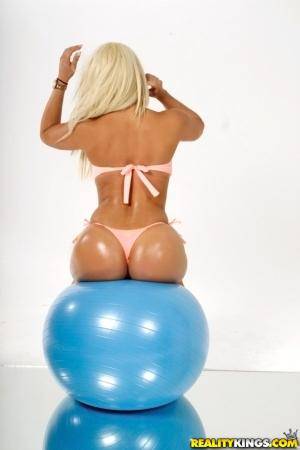 Original 2560 px/ 3840 px