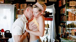 Original 1600 px/ 900 px