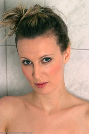 Original 682 px/ 1024 px