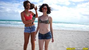 Original 1800 px/ 1013 px