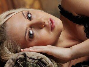 Original 2048 px/ 1533 px