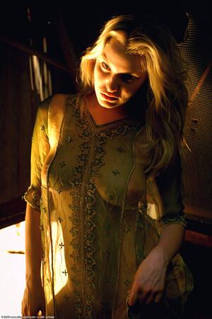 Original 1021 px/ 1536 px