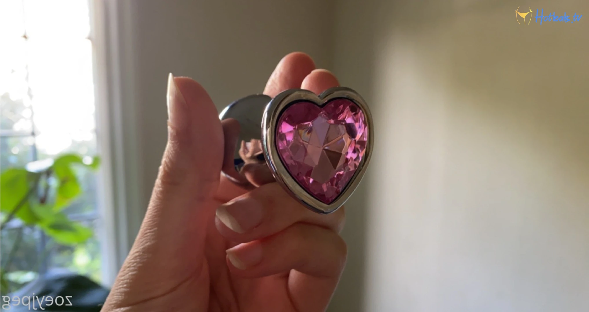 Original 2033 px/ 1078 px