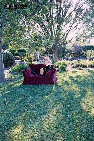 Original 499 px/ 750 px