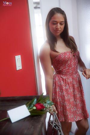 #Twistys MomKnowsBest Kobe Lee, Sara Luvv - Licking The In-Law